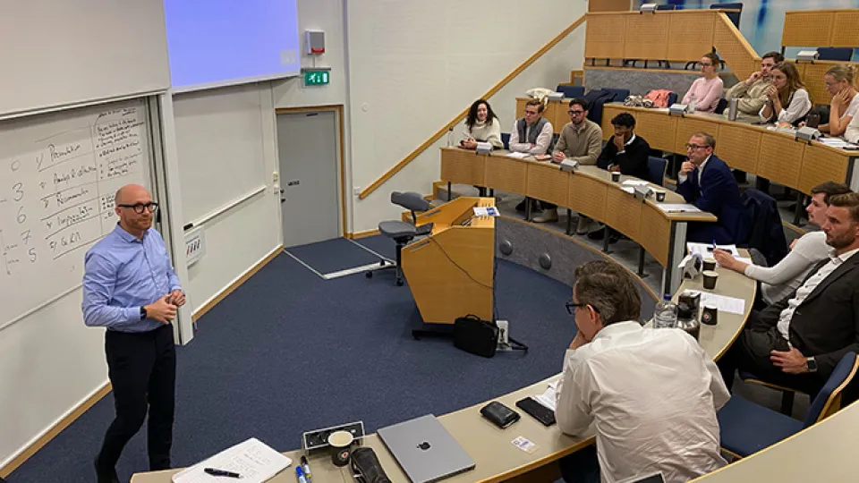 Photo of people and teacher in a lecture hall. Photo