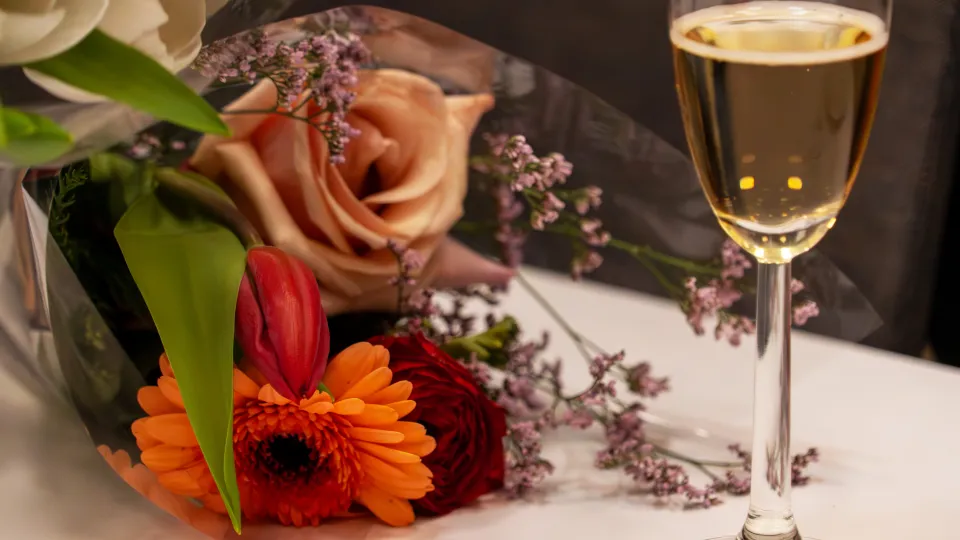 Flowers and sparkling wine