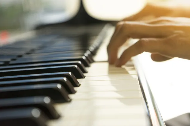 Piano and hands