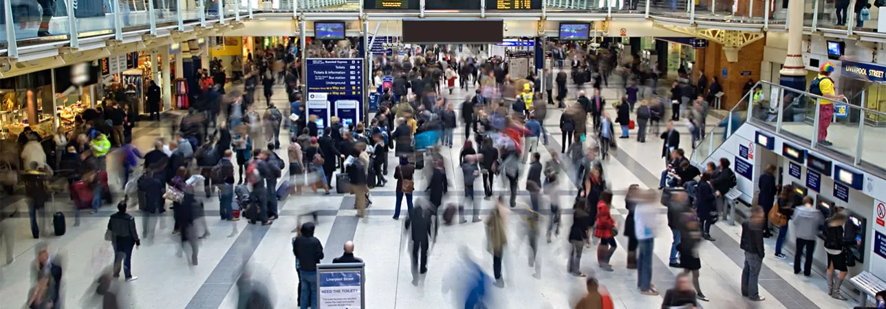 People in movment on a train station