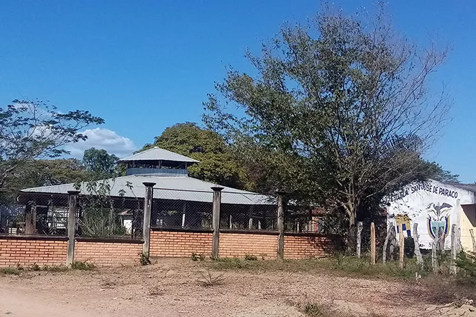 A farm house in columbia with a dry yard in front