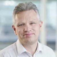 LUSEM ASKS Garo Harwood. Photo.